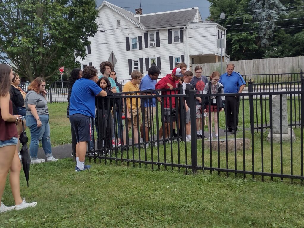 students at lincoln cemetery